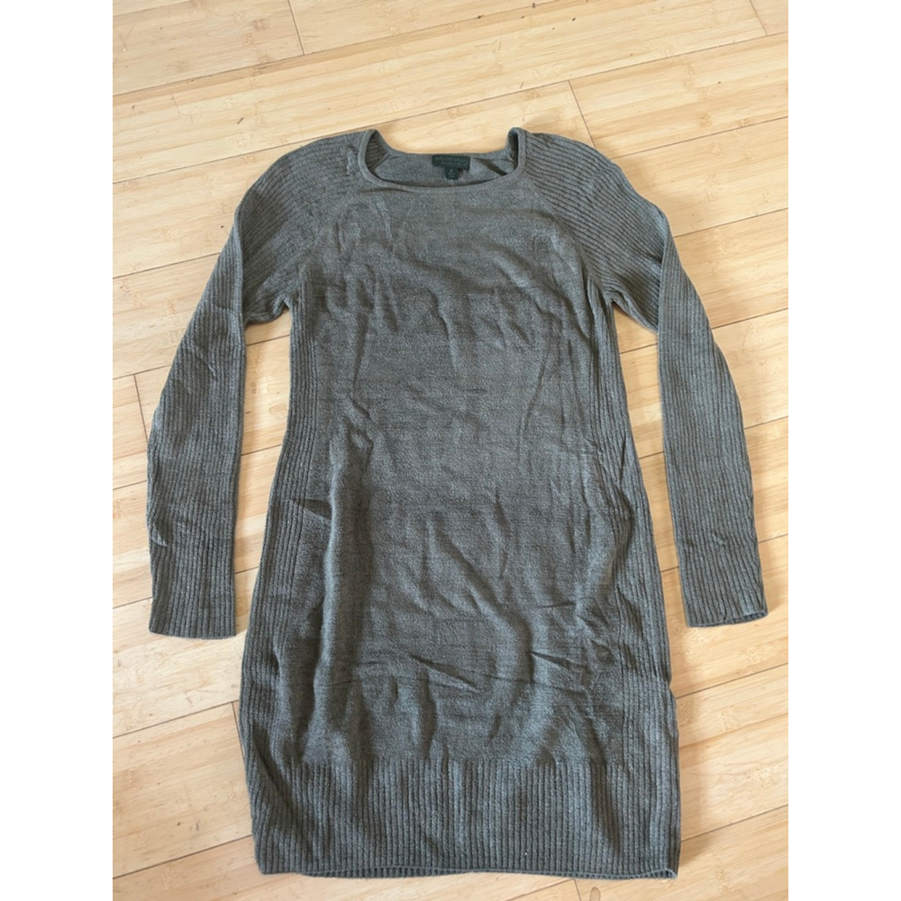 Barefoot dreams dress size medium